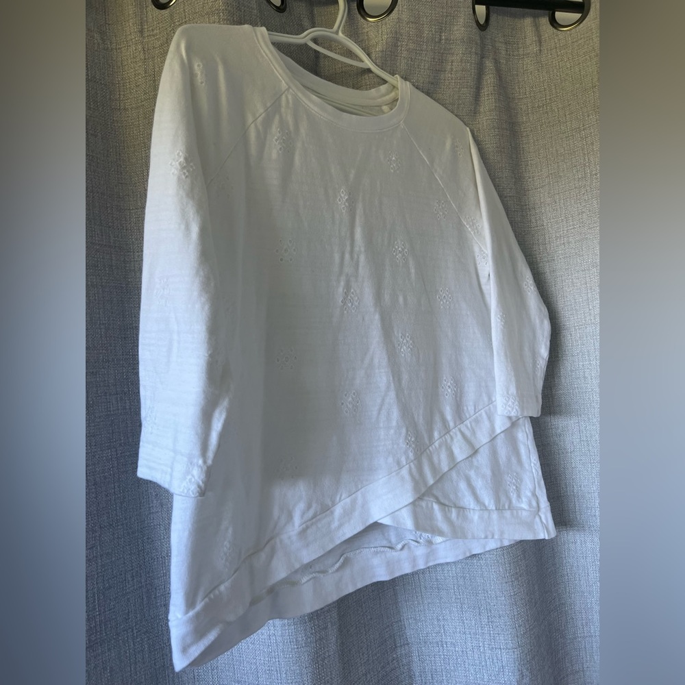 Light weight white top with cross bottom